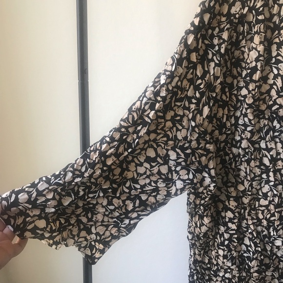 🎉🎉HOST PICK🎉🎉 WHO WHAT WEAR BOHO FLORAL ROMPER - Picture 3 of 4